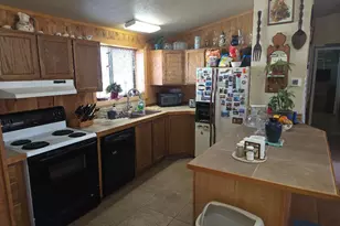 14204 Ravenwood Dr, Klamath Falls, OR 97601 - Photo 9