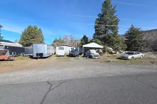 11727 Clovis Dr, Klamath Falls, OR 97603 - Photo 1