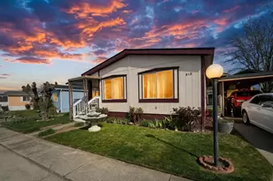 818 Carol Rae, Medford, OR 97501 - Photo 1