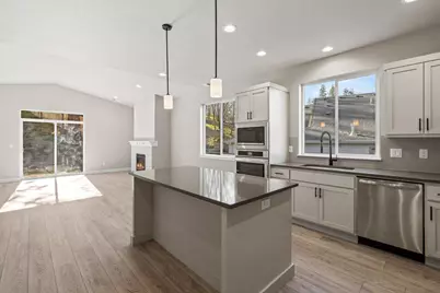 1129 Pumpkin Ridge Drive #319, Eagle Point, OR 97524 - Photo 5