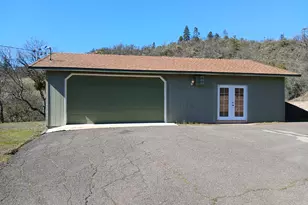 1360 W Linn Rd, Eagle Point, OR 97524 - Photo 33