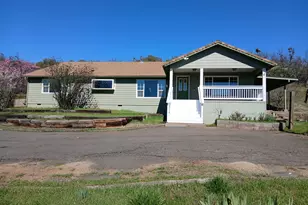 1360 W Linn Rd, Eagle Point, OR 97524 - Photo 1