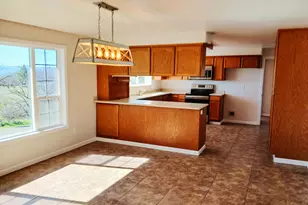 1360 W Linn Rd, Eagle Point, OR 97524 - Photo 13