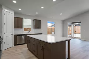 1140 Pumpkin Ridge Dr, Eagle Point, OR 97524 - Photo 5