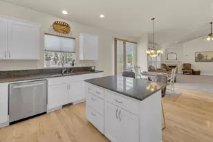 4013 SW Tommy Armour Ln, Redmond, OR 97756 - Photo 11