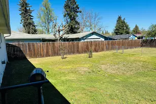 1755 S Peach St, Medford, OR 97501 - Photo 19