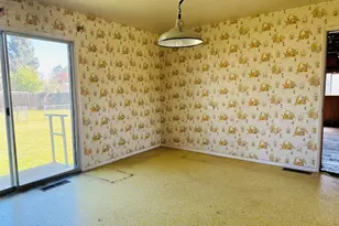 1755 S Peach St, Medford, OR 97501 - Photo 5