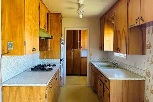 1755 S Peach St, Medford, OR 97501 - Photo 9