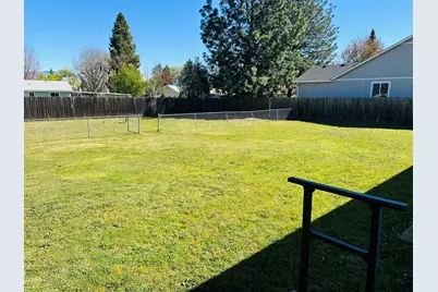 1755 S Peach Street, Medford, OR 97501 - Photo 17