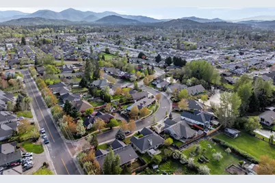 1206 Devonshire Way, Grants Pass, OR 97527 - Photo 3