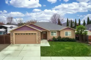 3240 Dearborn Ln, Medford, OR 97504 - Photo 1