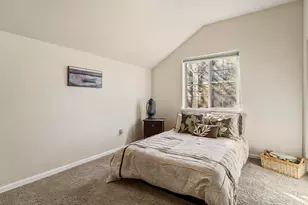 2566 NE Keats Dr, Bend, OR 97701 - Photo 37