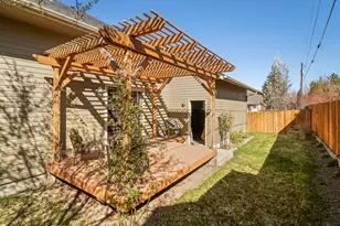 2566 NE Keats Dr, Bend, OR 97701 - Photo 45