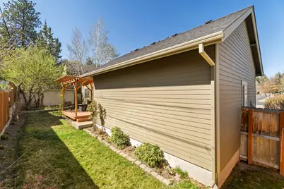 2566 NE Keats Drive, Bend, OR 97701 - Photo 47