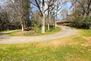 15 Twin Oaks Rd, Jacksonville, OR 97530 - Photo 3