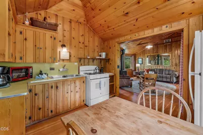 13375 SW Forest Service Road #3, U2, Camp Sherman, OR 97730 - Photo 11