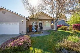 1711 Blue Moon Ln, Grants Pass, OR 97527 - Photo 3