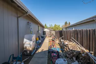 1711 Blue Moon Ln, Grants Pass, OR 97527 - Photo 23