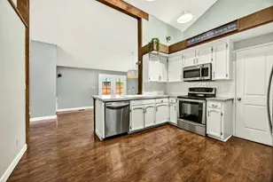 2409 Greenbrook Dr, Medford, OR 97504 - Photo 3