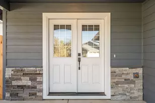 149 SW Otter Ct, Grants Pass, OR 97527 - Photo 3