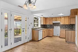 338 Joseph St, Central Point, OR 97502 - Photo 3