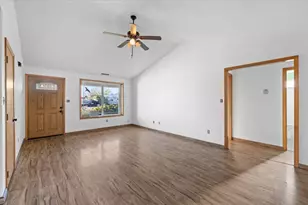 338 Joseph St, Central Point, OR 97502 - Photo 5