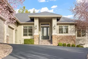 825 Victoria Falls Dr, Redmond, OR 97756 - Photo 1