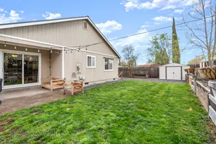 962 Crest Dr, Central Point, OR 97502 - Photo 21