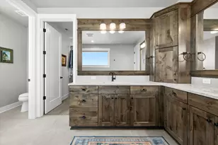 2704 NW Fairway Heights Dr, Bend, OR 97703 - Photo 29