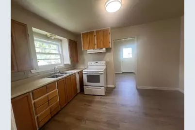 840 W Stewart Avenue, Medford, OR 97501 - Photo 5