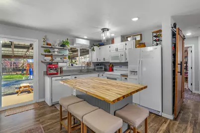 3300 Cloverlawn Drive, Grants Pass, OR 97527 - Photo 11