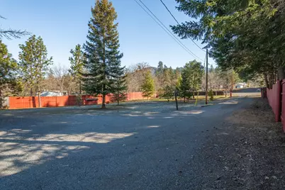 3300 Cloverlawn Drive, Grants Pass, OR 97527 - Photo 47