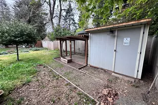 736 NW 3rd St, Grants Pass, OR 97526 - Photo 15