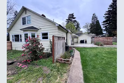 736 NW 3rd Street, Grants Pass, OR 97526 - Photo 21