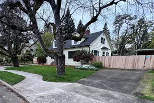 736 NW 3rd St, Grants Pass, OR 97526 - Photo 3