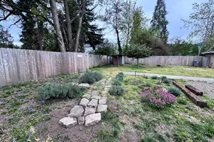 736 NW 3rd St, Grants Pass, OR 97526 - Photo 13