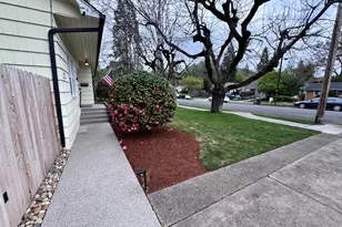 736 NW 3rd St, Grants Pass, OR 97526 - Photo 7
