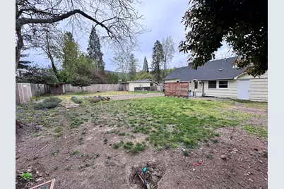 736 NW 3rd Street, Grants Pass, OR 97526 - Photo 17