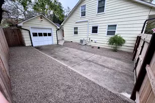 736 NW 3rd St, Grants Pass, OR 97526 - Photo 23