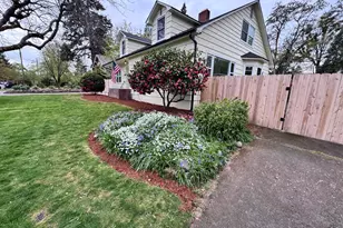 736 NW 3rd St, Grants Pass, OR 97526 - Photo 9