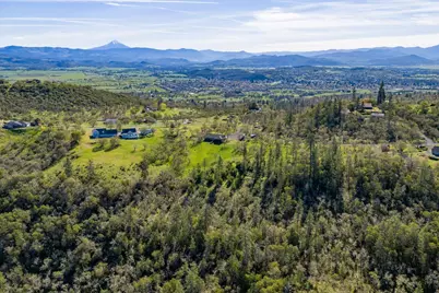 200 Mount Castle Drive, Eagle Point, OR 97524 - Photo 9