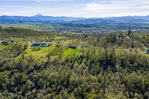 200 Mt Castle Dr, Eagle Point, OR 97524 - Photo 9