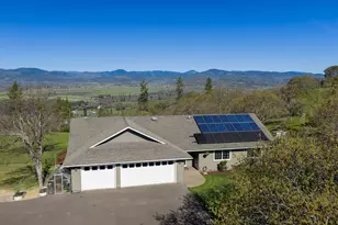 200 Mt Castle Dr, Eagle Point, OR 97524 - Photo 7