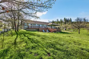 200 Mt Castle Dr, Eagle Point, OR 97524 - Photo 5