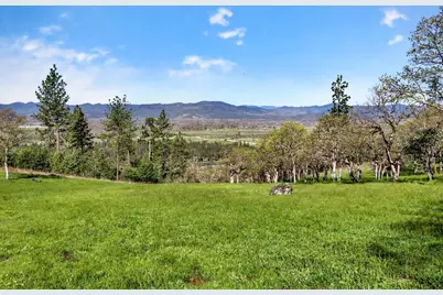 200 Mount Castle Drive, Eagle Point, OR 97524 - Photo 3