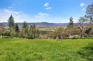 200 Mt Castle Dr, Eagle Point, OR 97524 - Photo 3