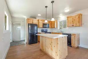 342 SE 7th St, Madras, OR 97741 - Photo 3