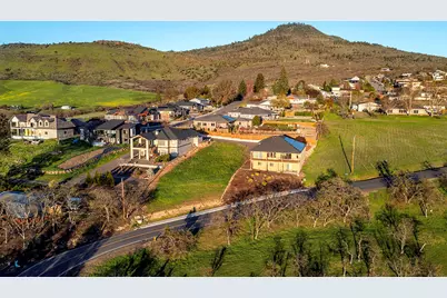 3258 Annapolis Drive, Medford, OR 97504 - Photo 5