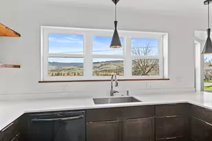 593 Crowson Rd, Ashland, OR 97520 - Photo 9