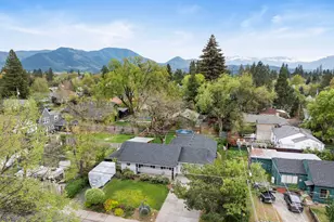 417 NW Midland Ave, Grants Pass, OR 97526 - Photo 33